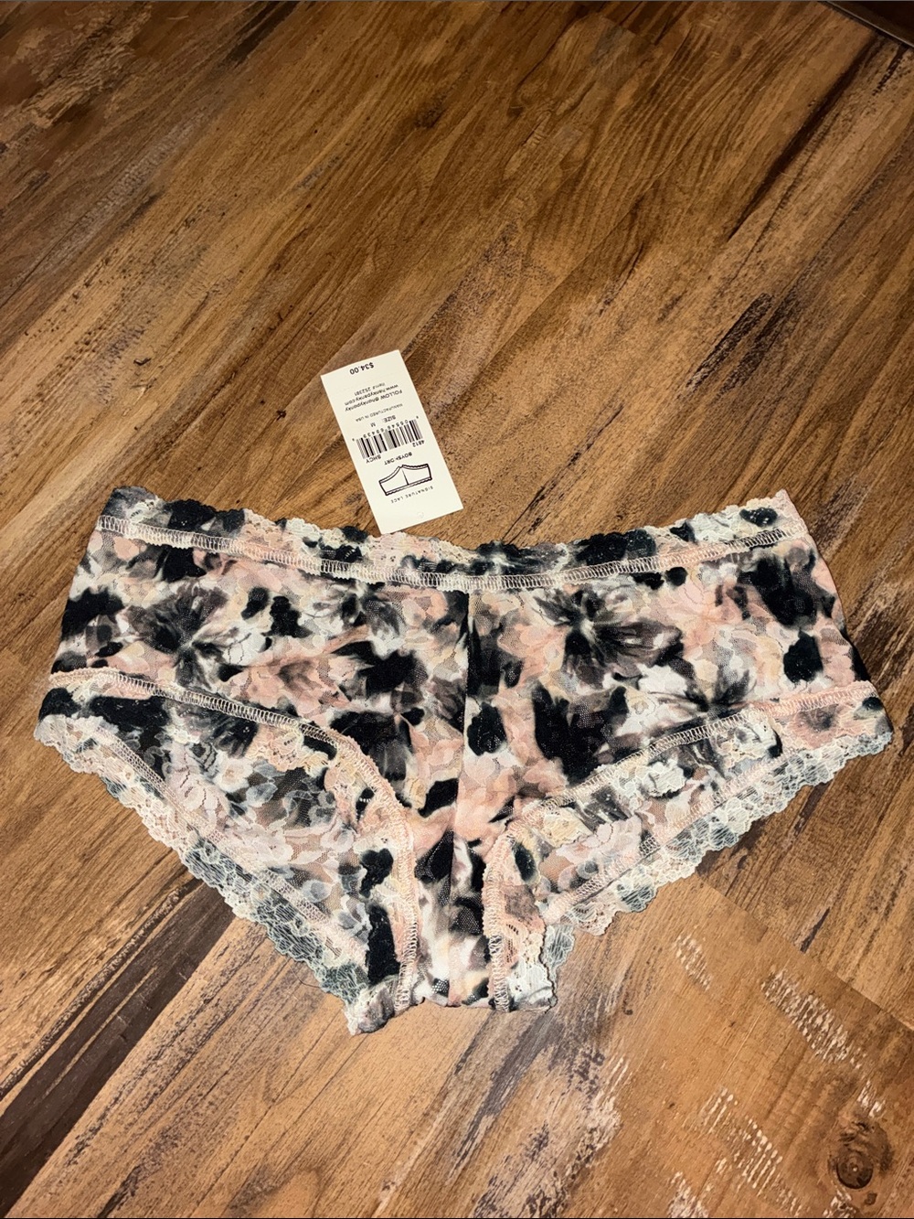 - NWOT Hanky Panky Signature lace boyshort panties. Medium. Abstract print